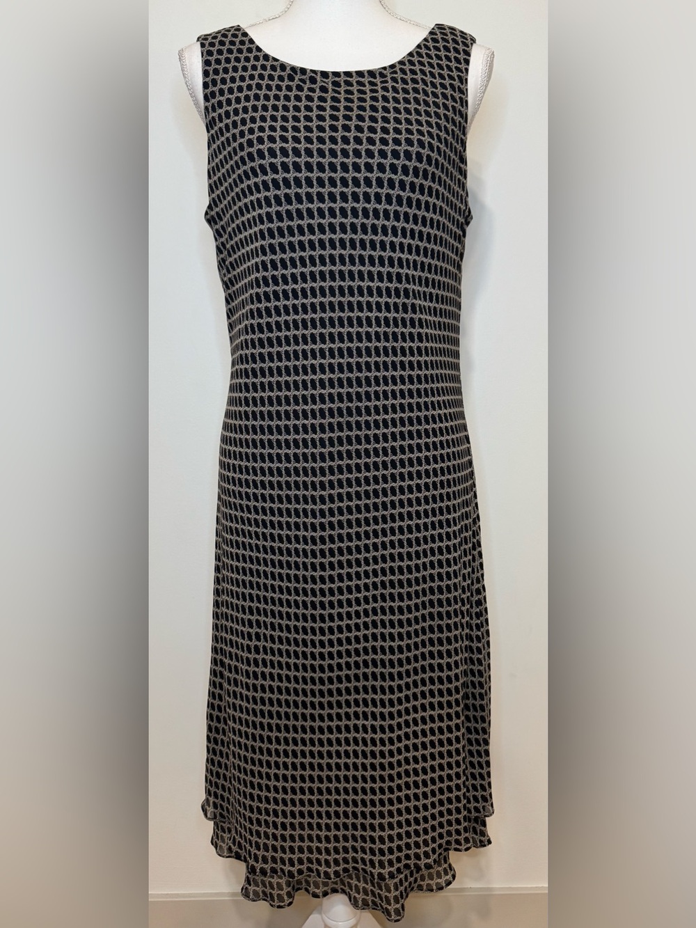 Donna Ricco Black & Cream Sleeveless Sheath Dress Ruffle Hem Lightweight Size 14